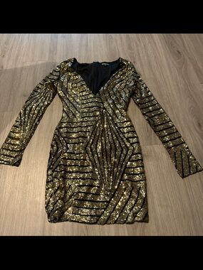 Gold Sequin Long-Sleeve V-Neck Party Dress